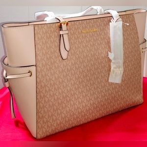 Michael Kors Gilly Large DrawstringTravel Tote